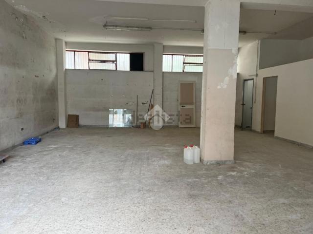 Capannone in vendita di 106 m² in Via Giuseppe Mazzini, 11