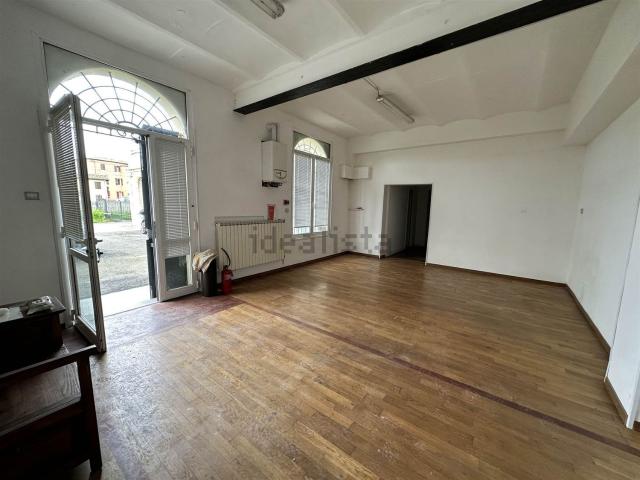 Capannone in vendita di 106 m² in Via di Corticella, 280