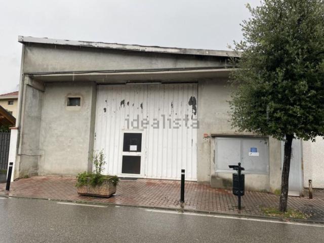 Capannone in vendita di 1071 m² in Viale San Euseo, 30