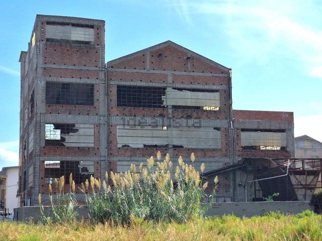 Capannone in vendita di 1084 m² in Via Nazionale, 402