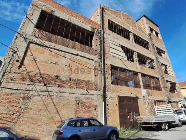 Capannone in vendita di 1084 m² in Via Nazionale