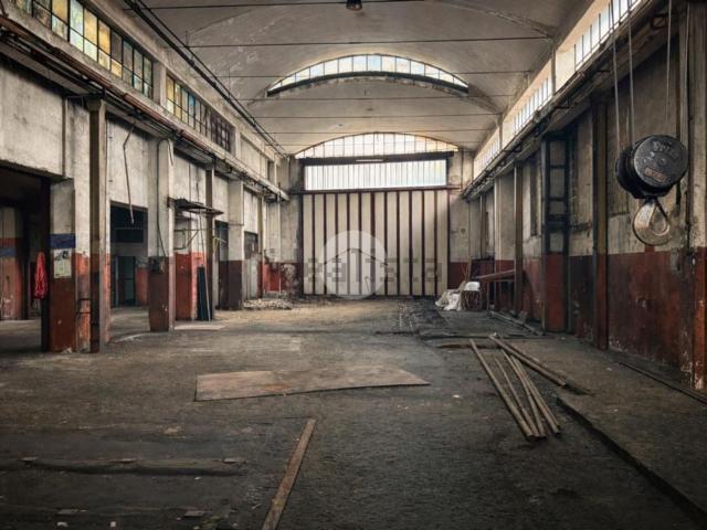 Capannone in vendita di 1080 m² in Via Alfredo Corti