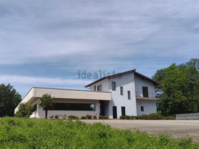 Capannone in vendita di 1083 m² in Via Maggiate, 98