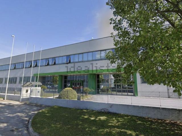 Capannone in vendita di 10955 m² in Via Bacchiglione, 49