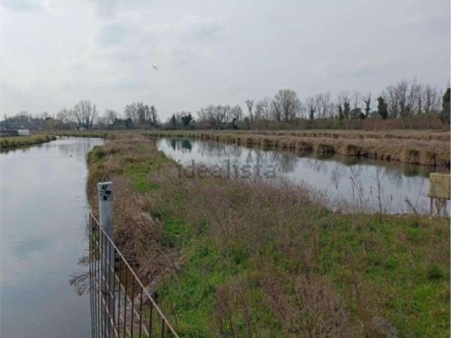 Capannone in vendita di 1099 m² in Via dell&apos Isola, 22