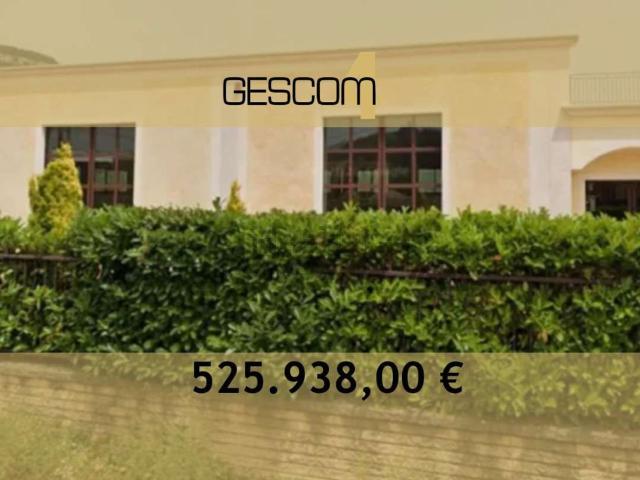 Capannone in vendita di 1090 m² in Viale Ippocrate