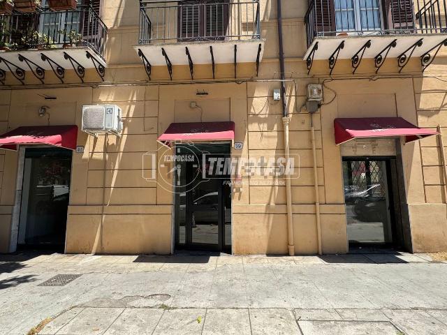 Capannone in vendita di 109 m² in Via Principe di Villafranca