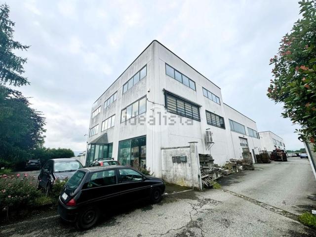 Capannone in vendita di 1100 m²