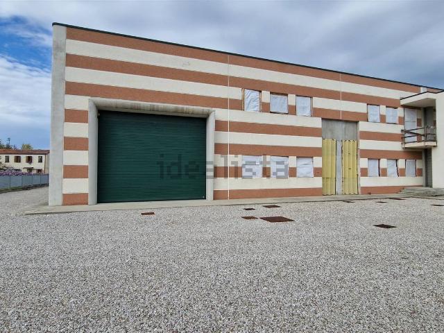 Capannone in vendita di 1100 m²