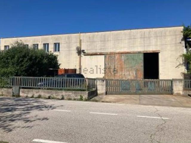 Capannone in vendita di 1100 m² in Via Aspromonte, 6