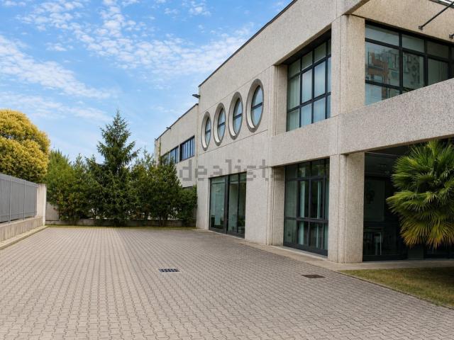 Capannone in vendita di 1100 m² in Via degli Acquaioli