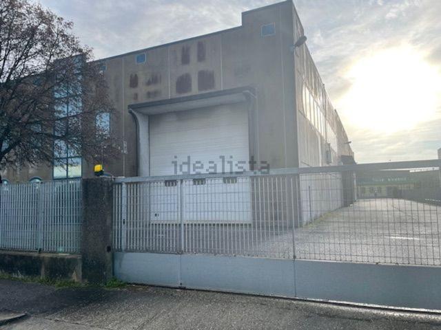 Capannone in vendita di 1100 m² in Via G. Galilei