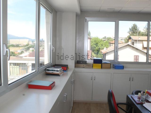 Capannone in vendita di 1100 m² in Via Giovanni Da Cermenate