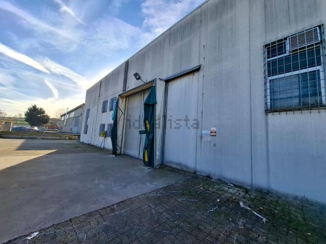 Capannone in vendita di 1100 m² in Via Grazia Deledda, 8