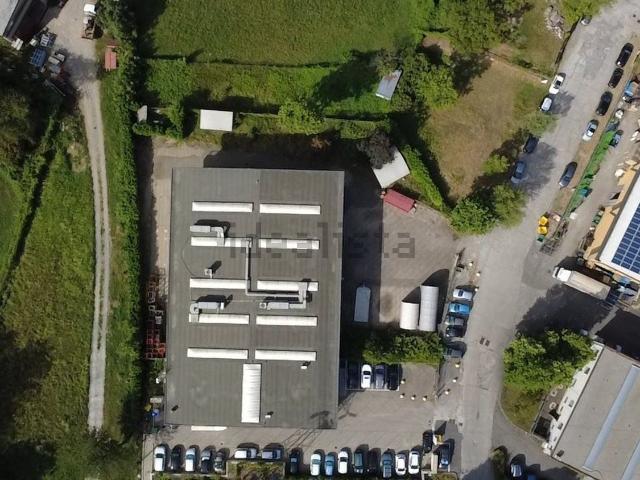 Capannone in vendita di 1100 m² in Via Leonardo Da Vinci, 54