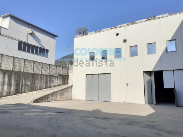 Capannone in vendita di 1100 m² in Via Sant&apos Orsola, 130