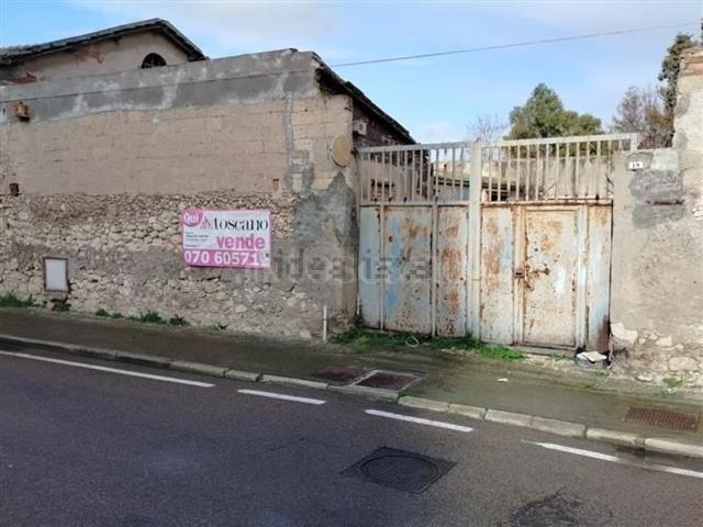 Capannone in vendita di 1100 m² in Via Santa Gilla