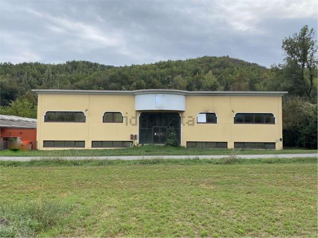 Capannone in vendita di 1100 m² in Via Valtermina