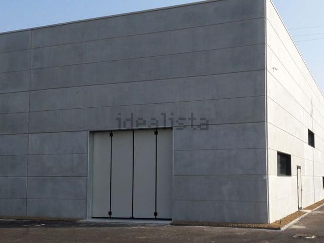 Capannone in vendita di 1100 m² in Via Vignola