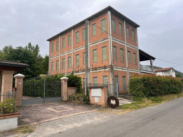 Capannone in vendita di 1100 m² in Viale Circonvallazione