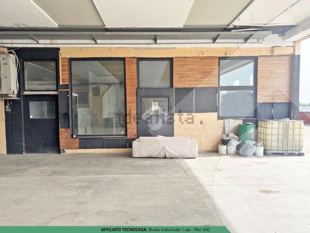 Capannone in vendita di 110 m² in Via Castellazzo, 29