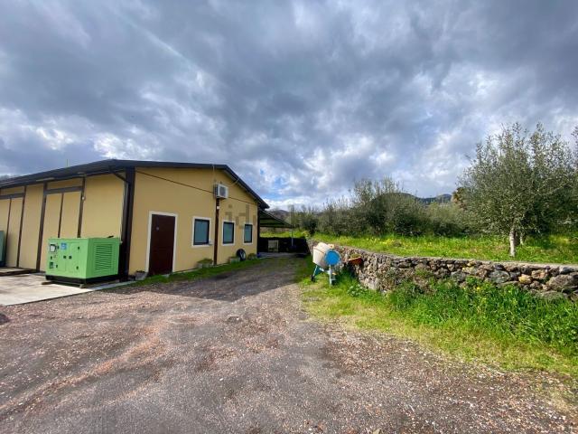 Capannone in vendita di 110 m² in Via Armando Diaz, 206