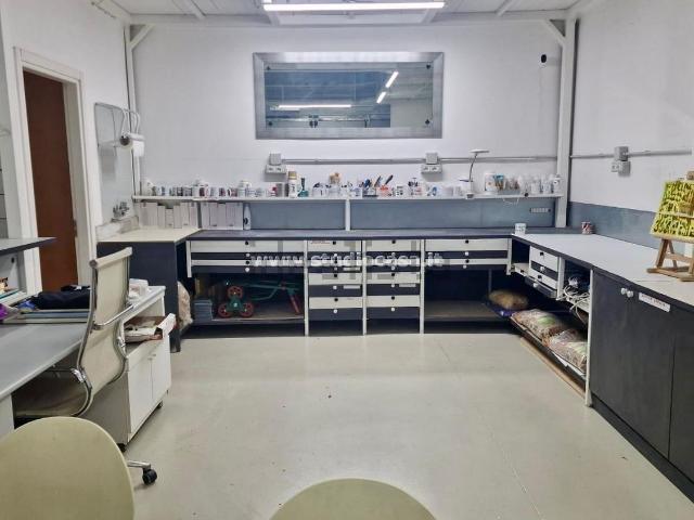 Capannone in vendita di 110 m² in Via Dante Severgnini