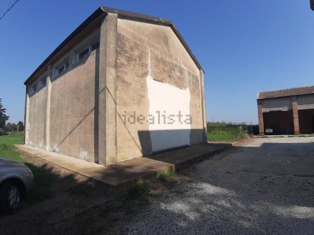 Capannone in vendita di 110 m² in Via del Gombio