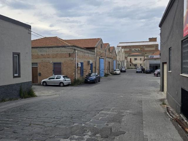 Capannone in vendita di 110 m² in Via Nazionale, 402