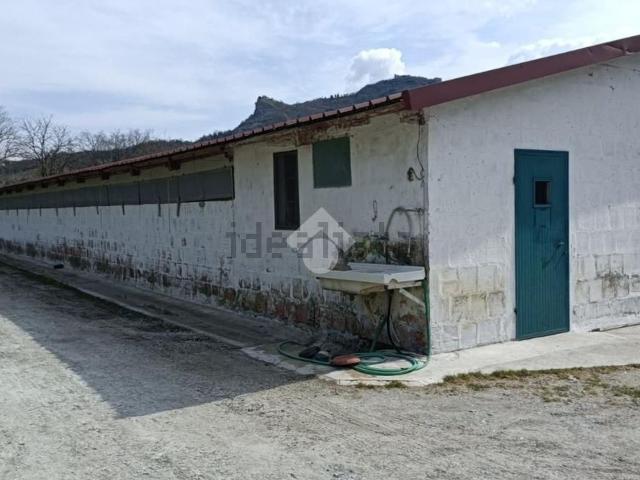 Capannone in vendita di 1122 m² in Via Masrola di Sopra, 4