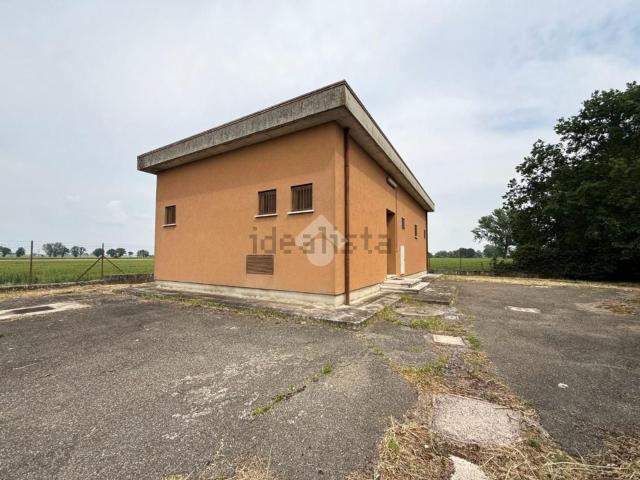 Capannone in vendita di 112 m² in Via Nuova