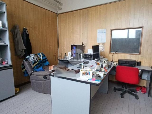 Capannone in vendita di 113 m² in Via Walter Tobagi, 13