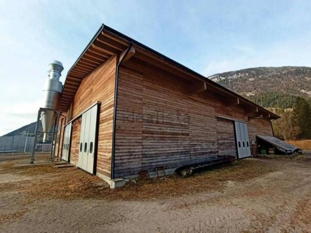 Capannone in vendita di 1146 m² in Via Cima Gogna