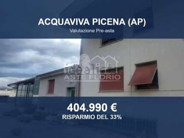 Capannone in vendita di 1146 m² in Via e Fermi, 6