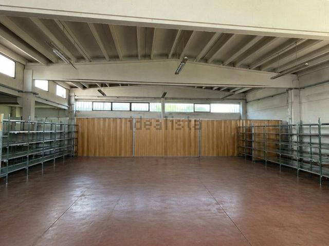 Capannone in vendita di 1148 m²