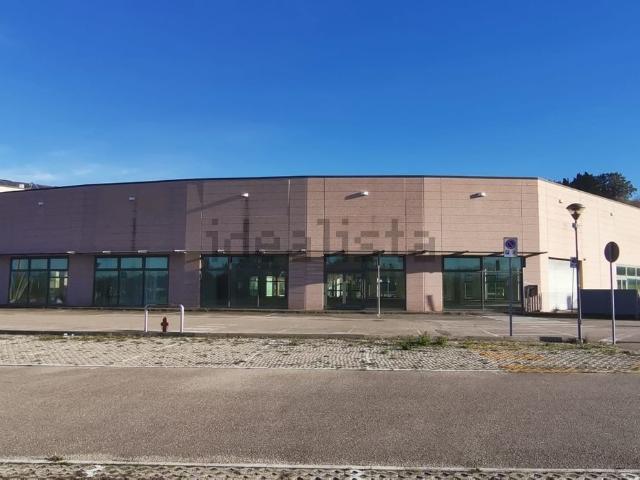 Capannone in vendita di 1148 m²