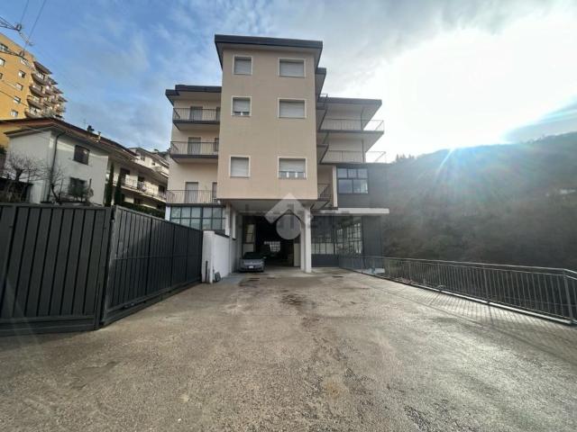Capannone in vendita di 1140 m² in Via Santa Margherita, 47
