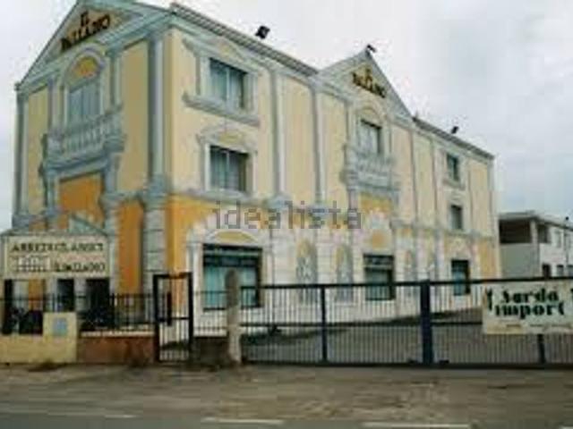 Capannone in vendita di 1150 m² in Strada Statale 131 Carlo Felice