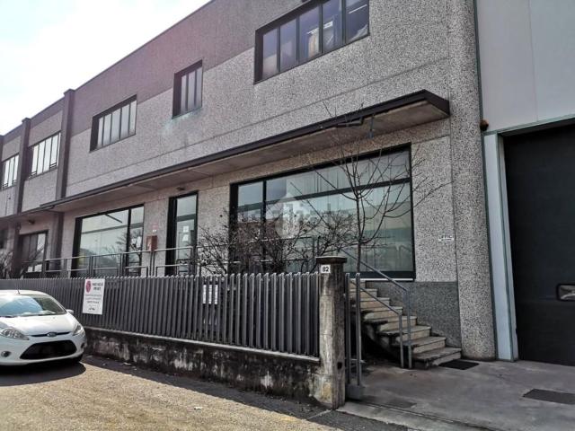 Capannone in vendita di 1150 m² in Via Stella, 80