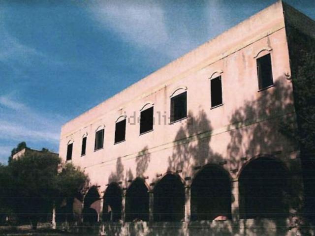 Capannone in vendita di 1152 m² in Via Aldo Moro