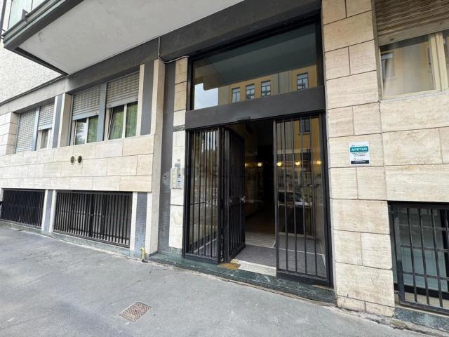 Capannone in vendita di 115 m² in Via Contardo Ferrini