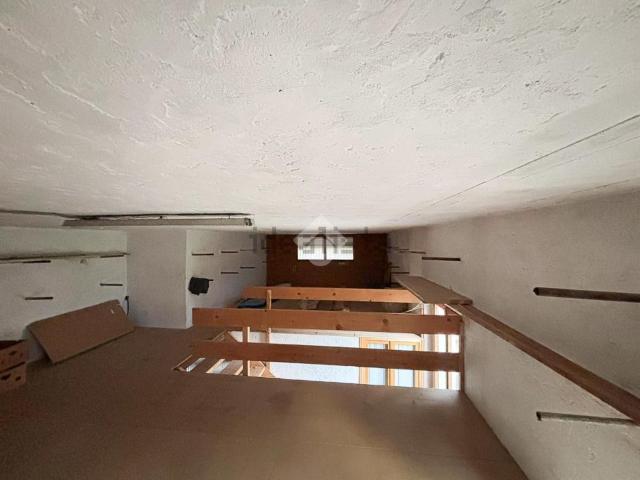 Capannone in vendita di 115 m² in Via Carso, 4