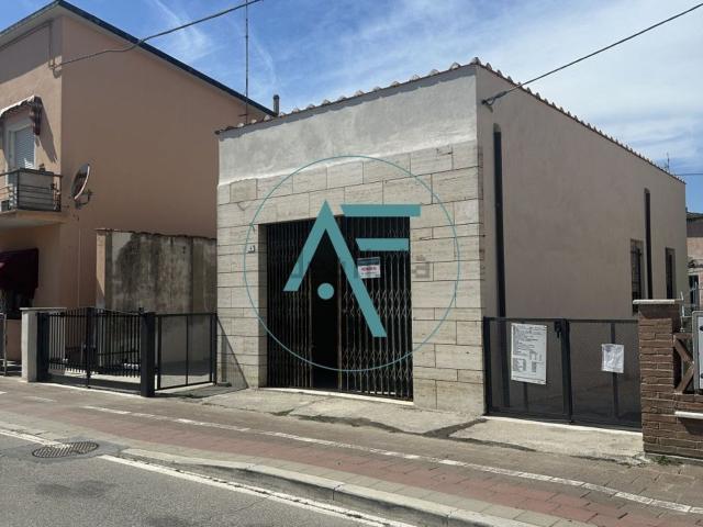 Capannone in vendita di 115 m² in Via Po, 4