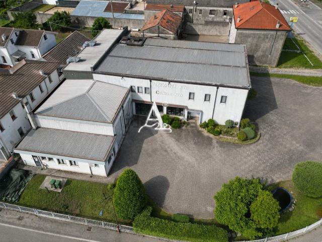 Capannone in vendita di 1165 m² in Via Mantova, 81