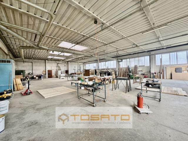 Capannone in vendita di 1160 m²