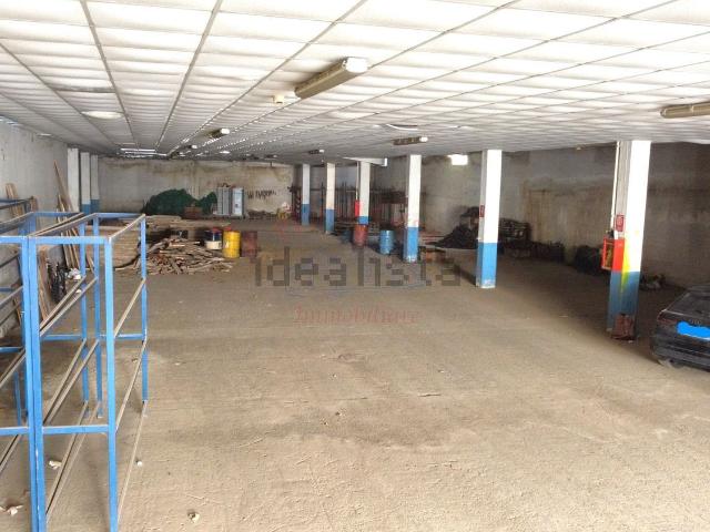 Capannone in vendita di 1175 m² in Strada Bialera, 13
