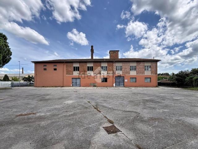 Capannone in vendita di 1185 m² in Via Donica, 17