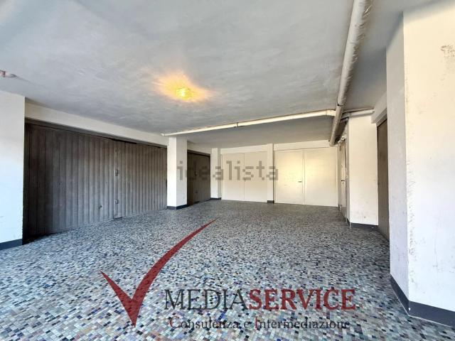 Capannone in vendita di 119 m² in Via dei Boschi, 28