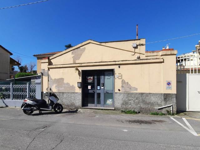 Capannone in vendita di 119 m² in Via Michele Rossi
