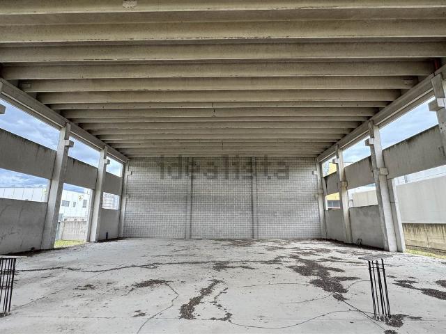 Capannone in vendita di 1200 m²